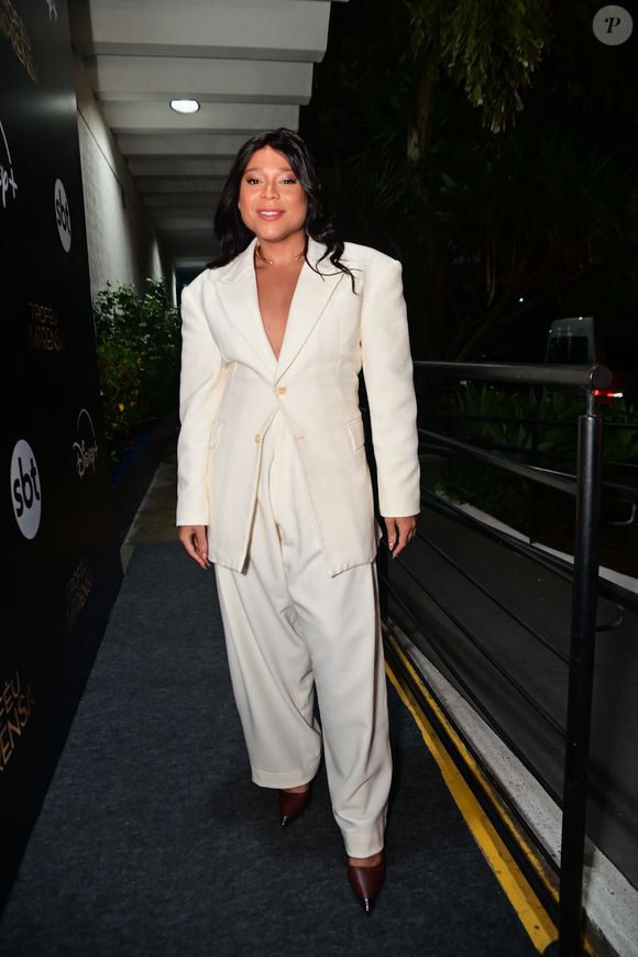 De terninho off white Blogueirinha marca presença no 55ª Troféu Imprensa