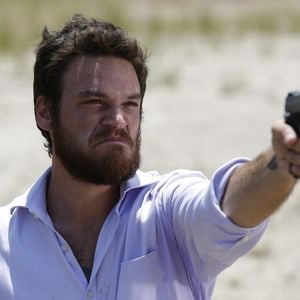 Emílio Dantas despontava na TV como o desequilibrado Pedro na novela 'Além do Tempo'
