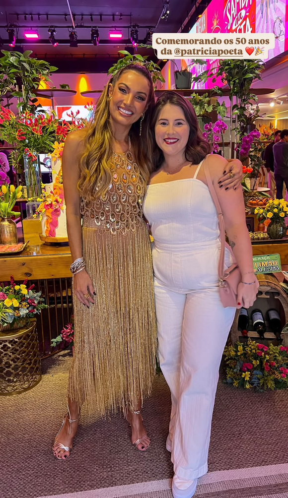 Amigos e familiares prestigiam Patrícia Poeta na festa de 50 anos, que teve feijoada, samba e uma produção exclusiva assinada por Fabiana Milazzo