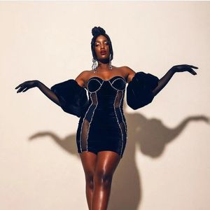 IZA usa vestido inspirado no filme "Bonequinha de Luxo", da atriz Audrey Hepburn