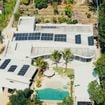 1.900m², 4 suítes e uma praia no jardim! Mansão de luxo do cantor de forró Tato, do Falamansa, é um verdadeiro oásis para dias de sol