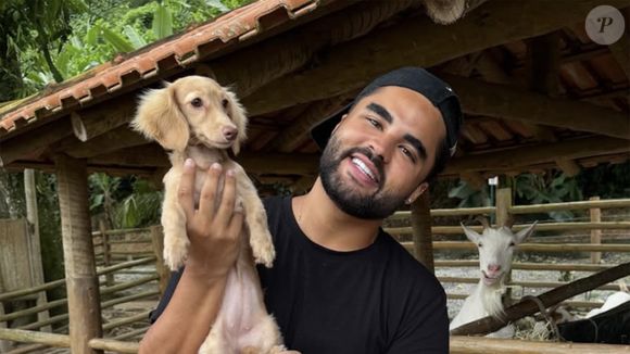 Lucas Guedez surgiu com uma nova cachorrinha, Demi