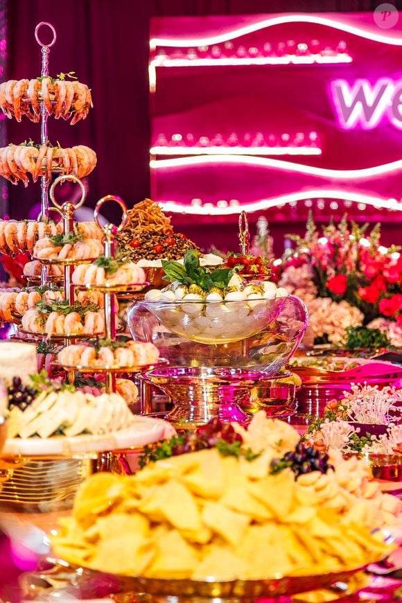 Massas folhadas recheadas com nozes e mel estão entre as opções servidas na comemoração da WePink