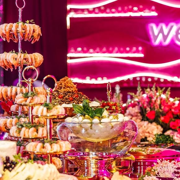 Massas folhadas recheadas com nozes e mel estão entre as opções servidas na comemoração da WePink