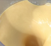 Para fazer o bolo de cenoura, basta bater os ingredientes no liquidificador até que incorporem bem