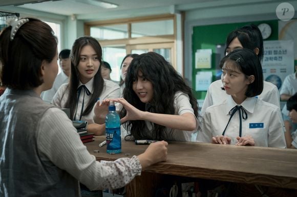 'Amor Enrolado': em 1998, Park Se-ri tenta mudar a aparência para conquistar o garoto mais popular, mas a amizade com o novo aluno Han Yun-seok a faz repensar padrões e descobrir o amor-próprio