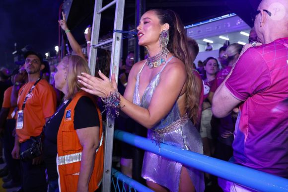 Carnaval 2025: Paolla Oliveira no 1º dia dos desfiles do Grupo Especial na Sapucaí