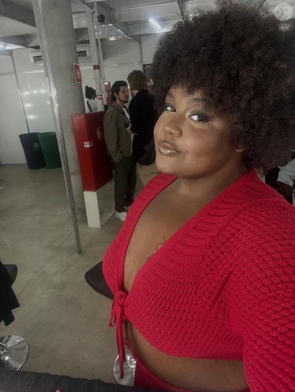 Cantora revela meta de peso e surpreende com transformação corporal