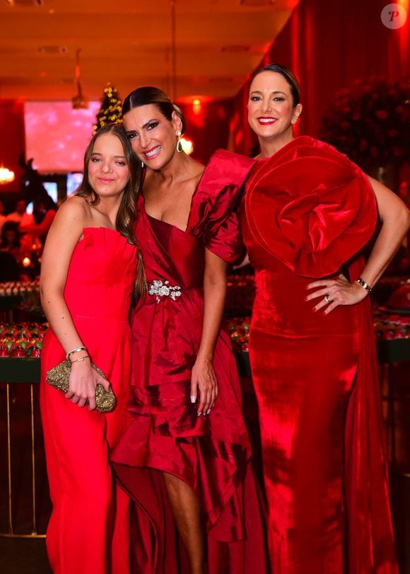 Rafa Justus e Ticiane Pinheiro em foto de festa de Natal com Andrea Guimarães