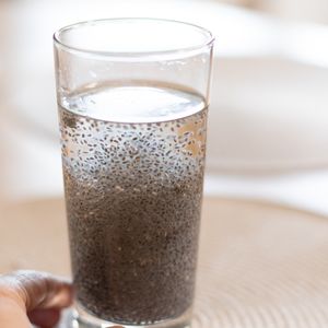 A chia auxilia no controle da diabetes, melhora o funcionamento do intestino e fortalece o corpo de dentro para fora