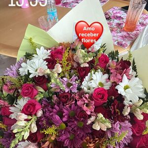 Segundo publicação feita pela própria Virgínia Fonseca, a influenciadora recebeu flores de um admirador secreto e optou por esconder a cartinha que acompanhava o presente, aumentando ainda mais o mistério