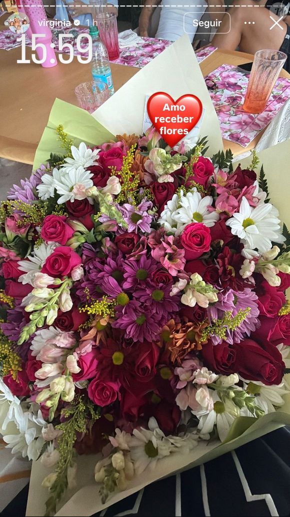 Segundo publicação feita pela própria Virgínia Fonseca, a influenciadora recebeu flores de um admirador secreto e optou por esconder a cartinha que acompanhava o presente, aumentando ainda mais o mistério