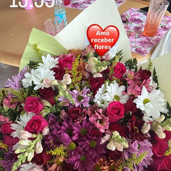 Segundo publicação feita pela própria Virgínia Fonseca, a influenciadora recebeu flores de um admirador secreto e optou por esconder a cartinha que acompanhava o presente, aumentando ainda mais o mistério
