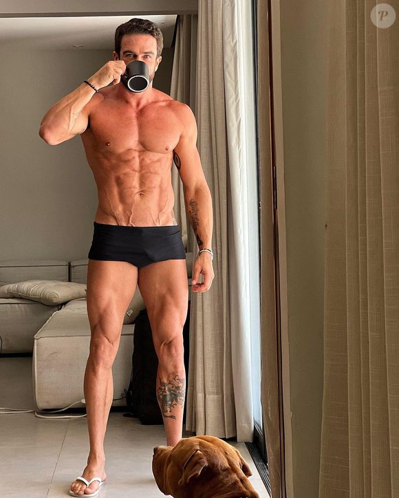 “Tinha muitos anos, me fez normalizar conteúdos 18+ na rede social, me fez ter atitudes que jamais imaginaria, por conta do vício de achar que é normal. Consegui excluir isso da minha vida, esse vício que muitas pessoas podem ter”, afirmou.