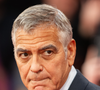 George Clooney relembrou os anos de dificuldade antes da fama e revelou que dormiu no chão de um armário por dois anos enquanto buscava espaço em Hollywood