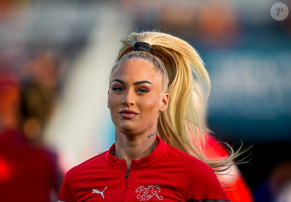 Alisha Lehmann começou a trabalhar como modelo e influenciadora