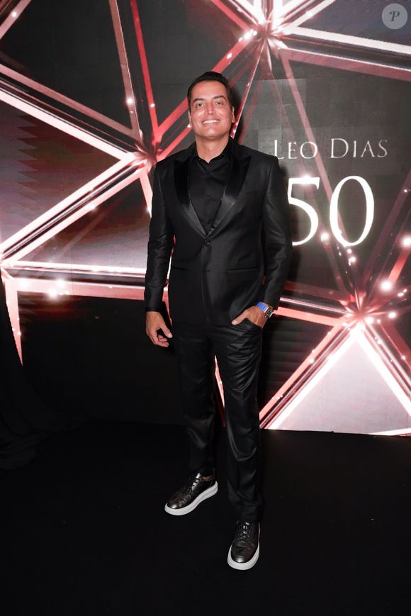 Leo Dias celebrou o seu aniversário de 50 anos com uma festa luxuosa em SP, na companhia de diversos convidados famosos.