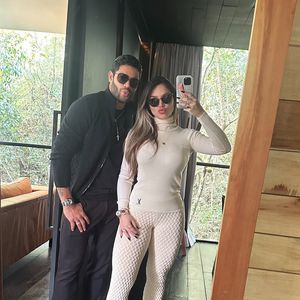 Hulk e Camila Ângelo chamaram atenção pela frase escolhida no convite
