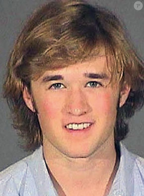 Não é a primeira vez: em 2006, Osment já havia sido preso por dirigir embriagado e portar maconha, após bater o carro contra uma pilastra.