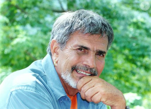 Após a morte de Tarcísio Meira, família doou todas as roupas dele para a instituição