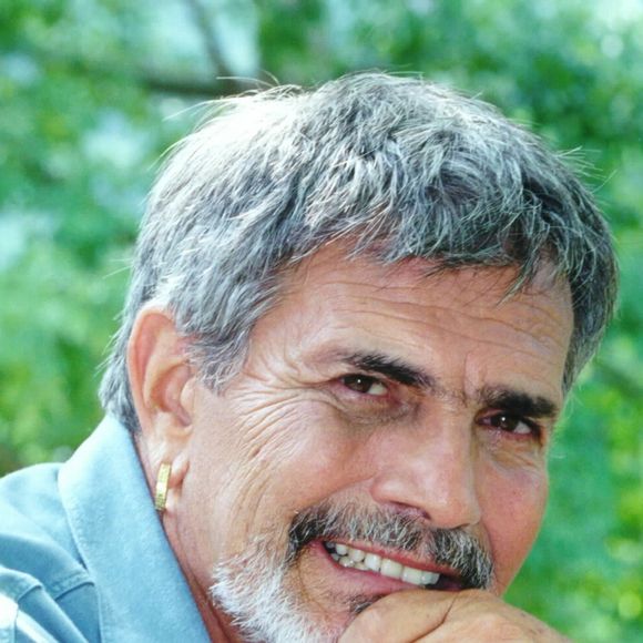 Após a morte de Tarcísio Meira, família doou todas as roupas dele para a instituição