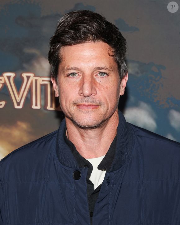 Escândalo, queda e redenção: a trajetória de Simon Rex em Hollywood