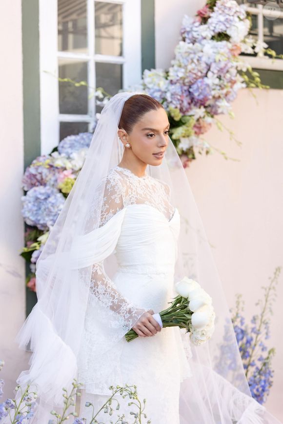 Giovanna Lancellotti se casou neste sábado (28) com Gabriel David