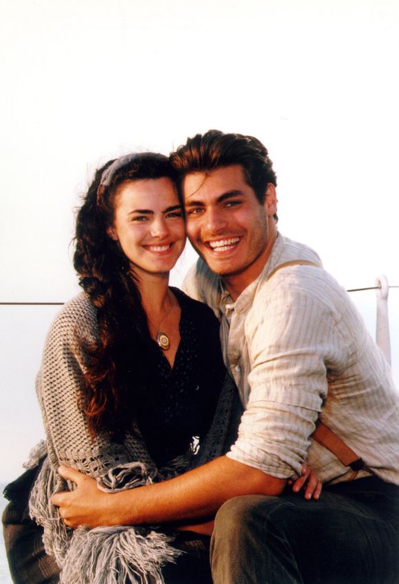 A novela 'Terra Nostra' conta a história de amor entre Matteo (Thiago Lacerda) e Giuliana (Ana Paula Arósio), transmitida originalmente entre os anos 1999 e 2000.