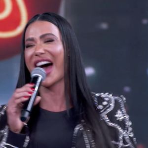 Gracyanne Barbosa se divertiu com as insinuações sobre um suposto envolvimento com o ex