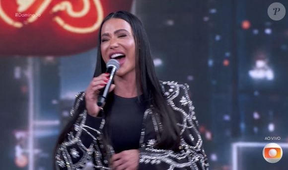 Gracyanne Barbosa se divertiu com as insinuações sobre um suposto envolvimento com o ex