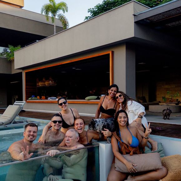 Paolla Oliveira curtiu a Páscoa em família, na piscina