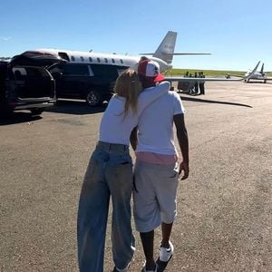 Virgínia e Vini Jr. vivem um namoro à distância, já que o jogador mora na Espanha