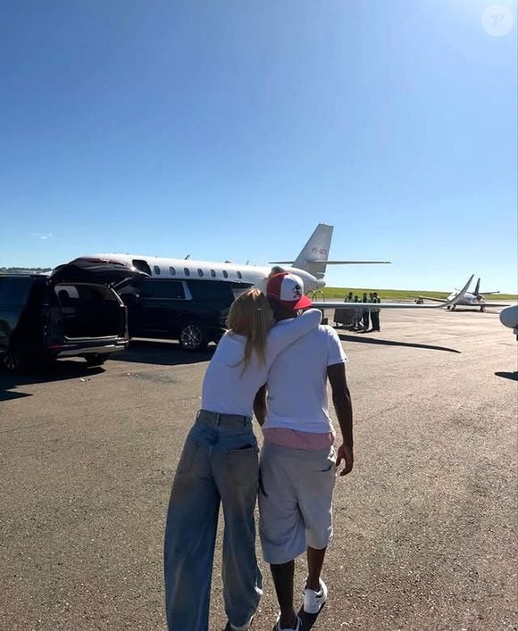 Virgínia e Vini Jr. vivem um namoro à distância, já que o jogador mora na Espanha