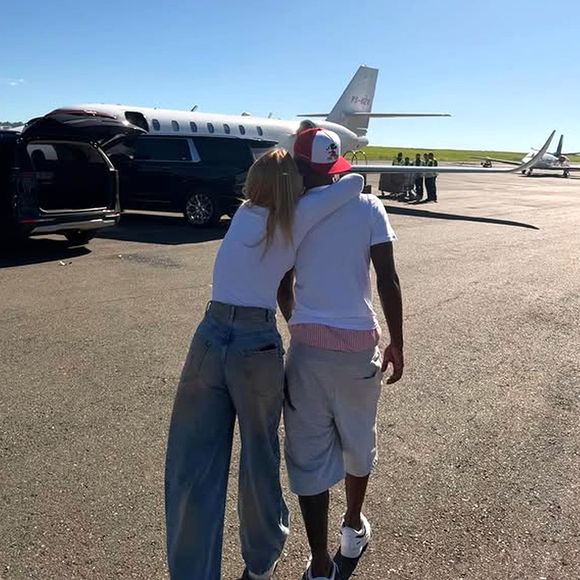 Virgínia e Vini Jr. vivem um namoro à distância, já que o jogador mora na Espanha