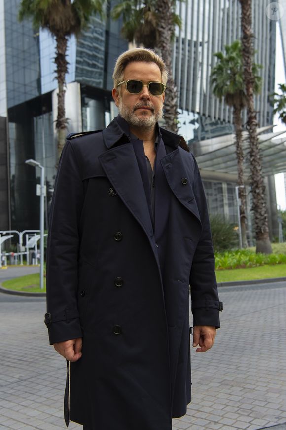 Santiago Ferretti (Murilo Benício) toma uma decisão drástica e manda Macedo (Rodrigo García) cancelar a investigação sobre Ramalho após descobrir encontro com Paulinho (Romulo Estrela)