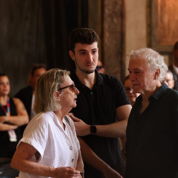 Viúvo de Ney Latorraca, Edi Botelho no velório do ator e humorista em 27 de dezembro de 2024