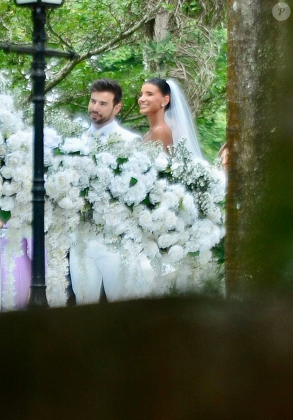 Jakelyne Oliveira e Mariano se casaram na tarde desta terça-feira (15)