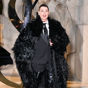 Linda Evangelista prestigia desfile Saint Laurent na Semana de Moda de Paris, na França, nesta segunda-feira, 29 de setembro de 2025