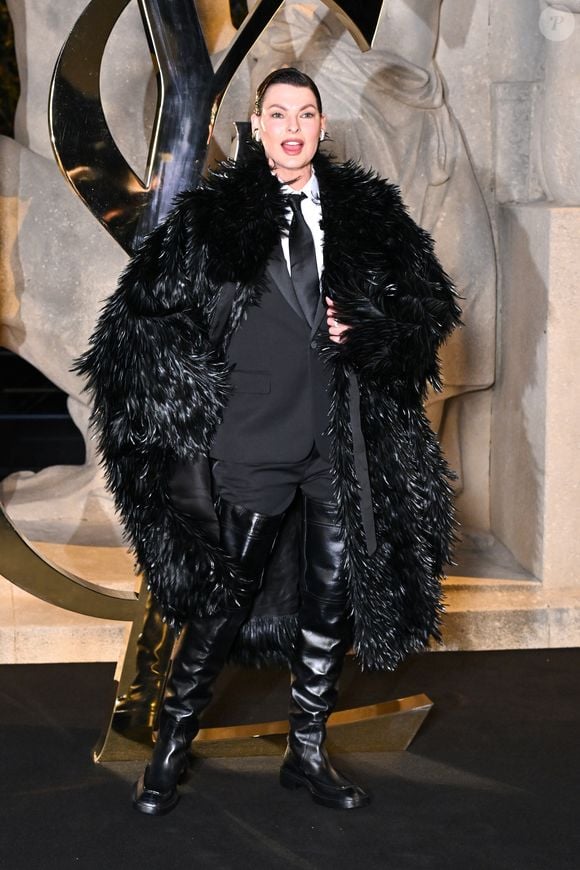 Linda Evangelista prestigia desfile Saint Laurent na Semana de Moda de Paris, na França, nesta segunda-feira, 29 de setembro de 2025