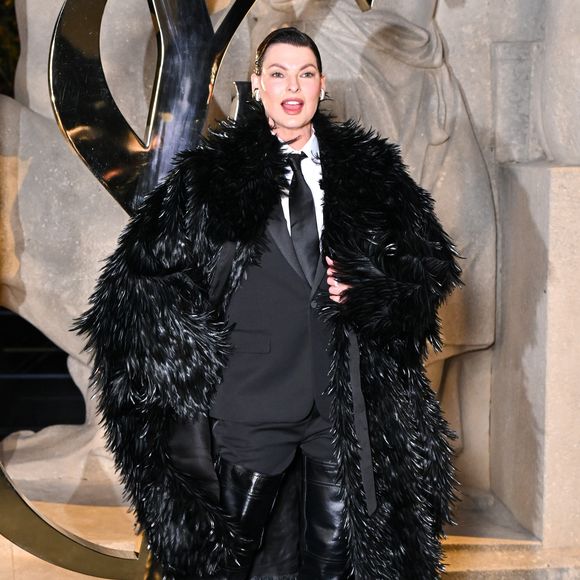 Linda Evangelista prestigia desfile Saint Laurent na Semana de Moda de Paris, na França, nesta segunda-feira, 29 de setembro de 2025