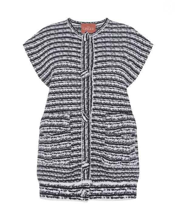 De acordo com informações do próprio site da marca, o Colete Tricot Devaneio Etéreo Preto e Branco custa R$ 1.797,00 e se destaca pela modelagem reta, tecido texturizado de alta qualidade e bolsos frontais funcionais, que unem praticidade e elegância