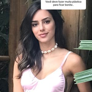 Bruna Biancardi também deu um fora em uma internauta que sugeriu que sua beleza é fruto de plásticas