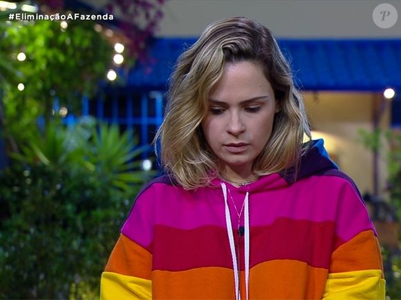 Ana Paula Renault detonou Jair Bolsonaro ao vivo quando foi eliminada de ‘A Fazenda’, quebrando o protocolo sobre política