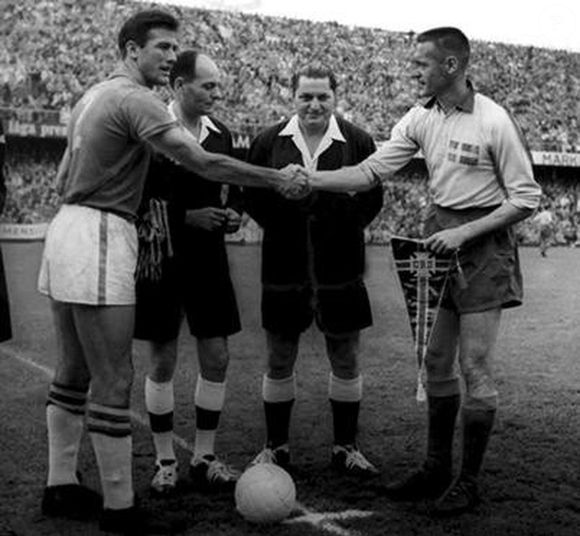 O zagueiro e capitão Bellini momentos antes do início da final contra a Suécia