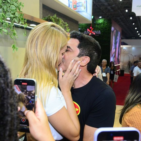Edu Guedes está em um relacionamento com a apresentadora Ana Hickmann.