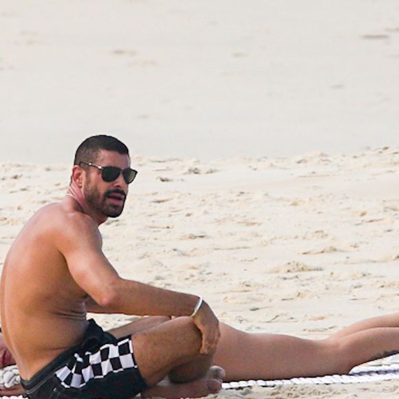 Cauã Reymond foi clicado acompanhado da modelo Luana Mandarino