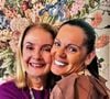 Filha de Glória Menezes posa com a mulher de Tarcísio Filho no aniversário de 91 anos da atriz em 19 de outubro de 2025