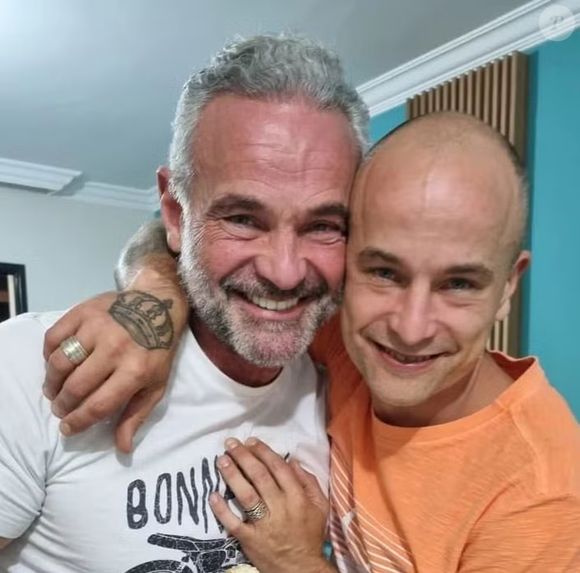 Mateus Carrieri impressiona pela semelhança com o filho, Kaíke