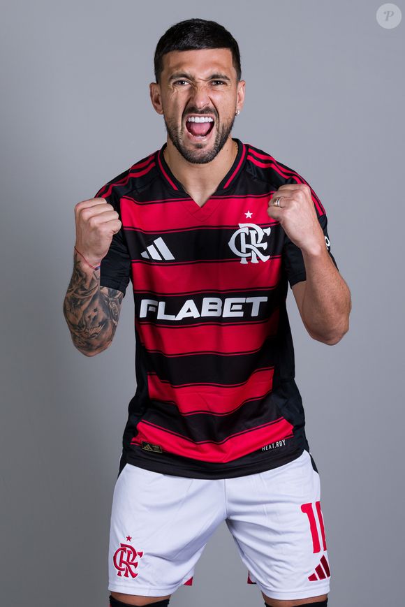 Craque do meio-campo, Arrascaeta está confirmado para a estreia e deve ser peça-chave na armação do Flamengo contra o Espérance
