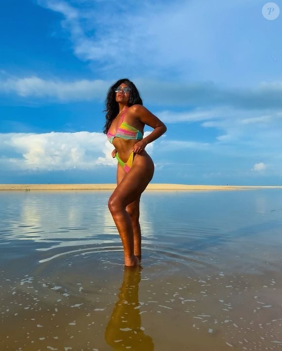 Corpo real de Gaby Amarantos: cantora já lamentou após receber mensagens de ódio por cliques usando biquíni.